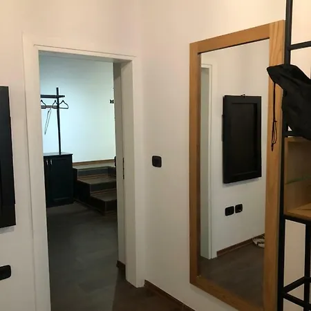 Nikki 2 * Тирана