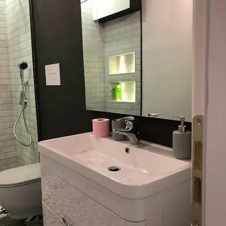 Nikki 2 Тирана